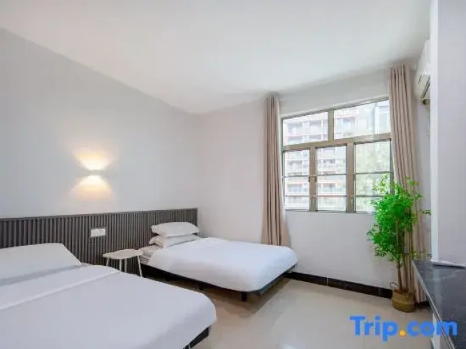 5 Bedrooms Villa