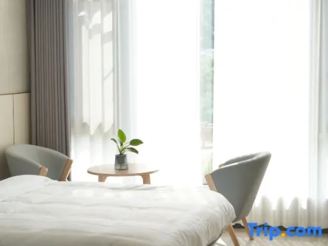 Standard room with lake view