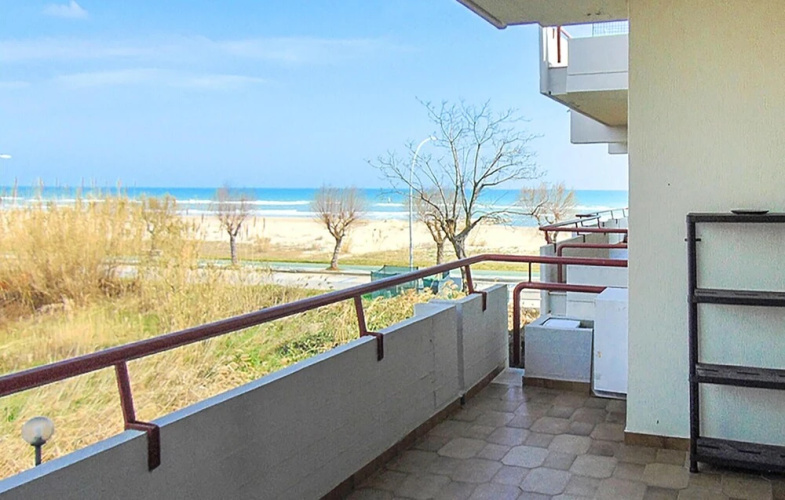 Nice Apartment in Villa Rosa TE With 1 Bedrooms