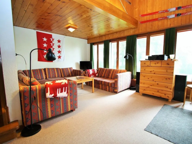 Spacious Chalet near Forest