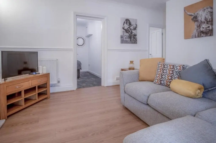 2 Bedrooms Apartment