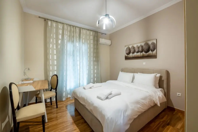 2br renovated flat close to metro