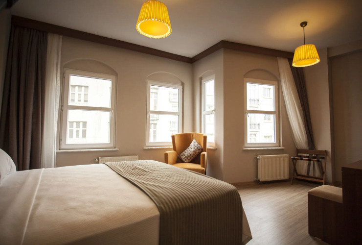 Cordis Hotel