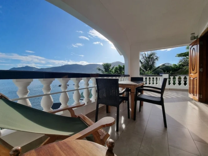 2 Bedrooms Apartment with balcony and with sea view
