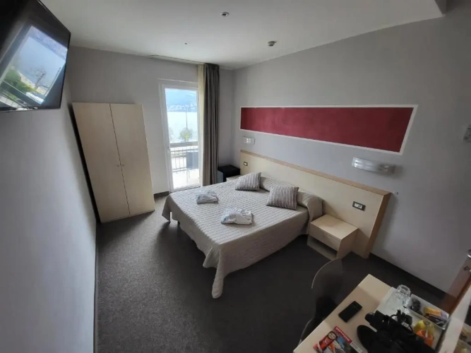 Standard Double room with lake view
