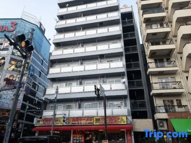 Shinjuku | Maximum 10ppl | Double×2　Semi-Double×3 | 3-minute walk from the station | 40sqm | 502