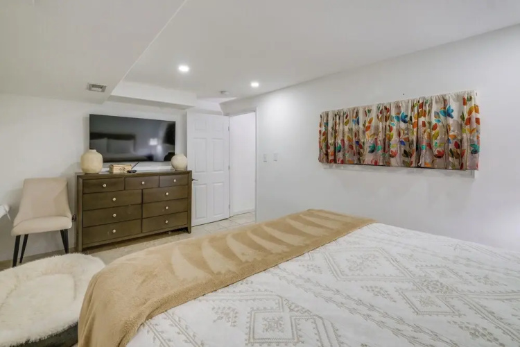 1 Mi to the Metro! Centrally Located Apt Near DC