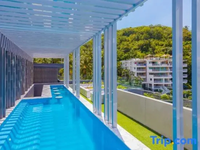 Nice Studio Top-Floor. Scenic Rooftop Pool. Surin Beach