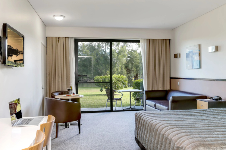 Macquarie Inn At Club Macquarie