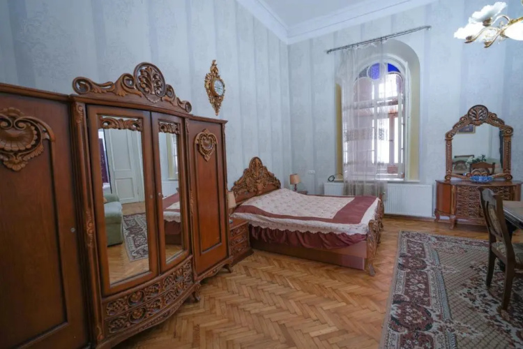 Leon Rooms