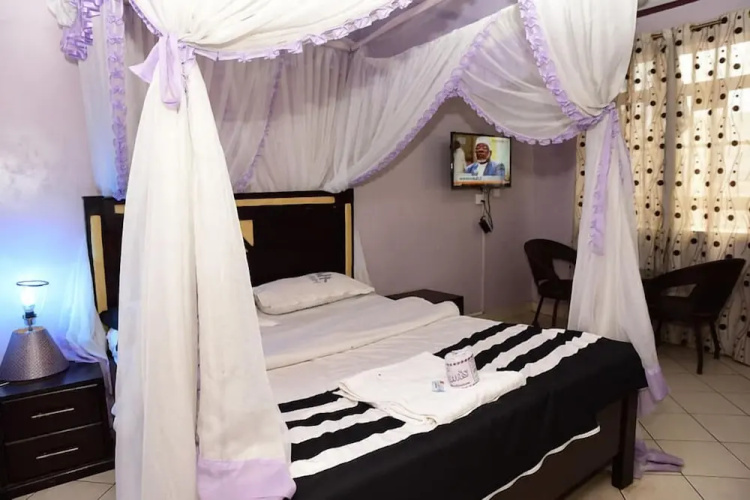 Madola Hotel