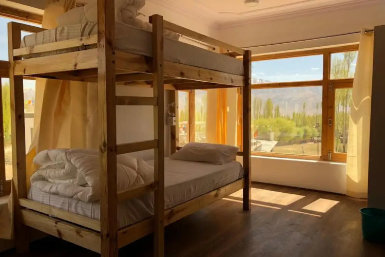 Ree Hostel By Raybo