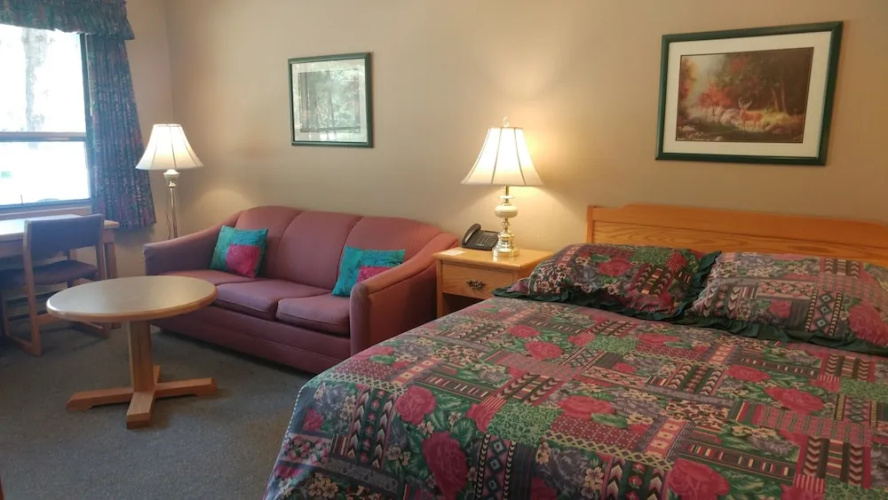 Colonial 900 Motel