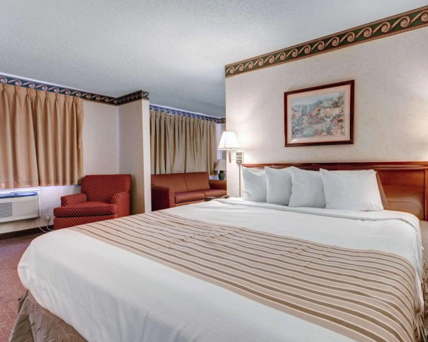 Econo Lodge Inn & Suites El Paso West