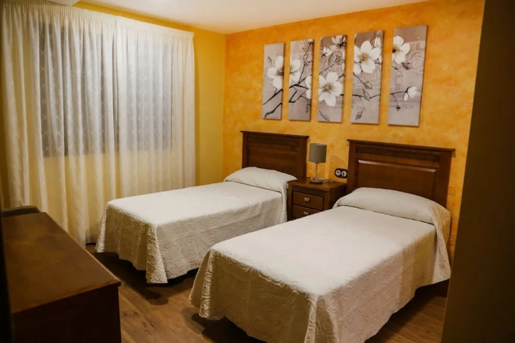Standard Twin room with balcony