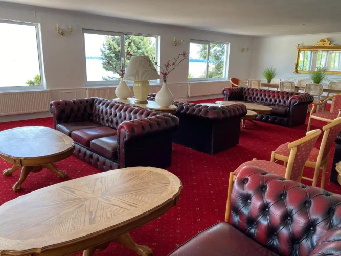 Waters Edge Hotel
