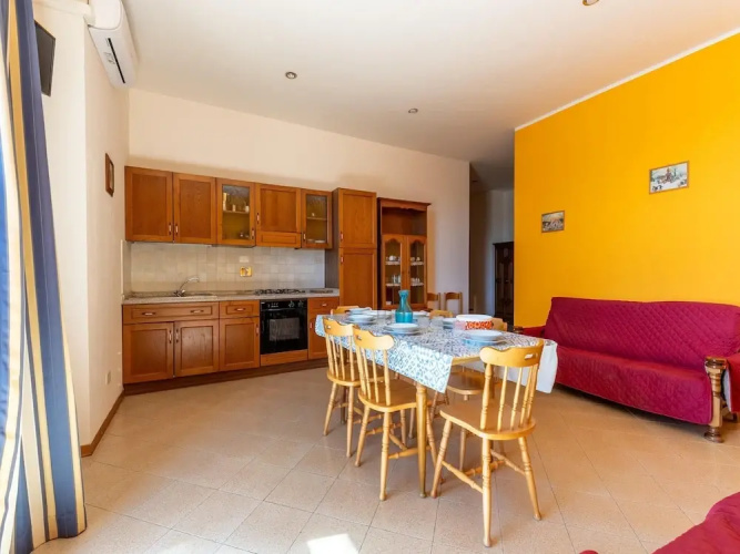 Spacious Lakefront Apartment