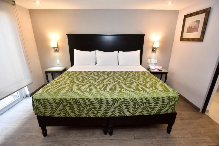 Plaza Camelinas Hotel