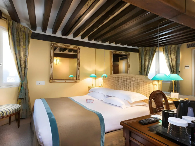 Dauphine Saint Germain Hotel