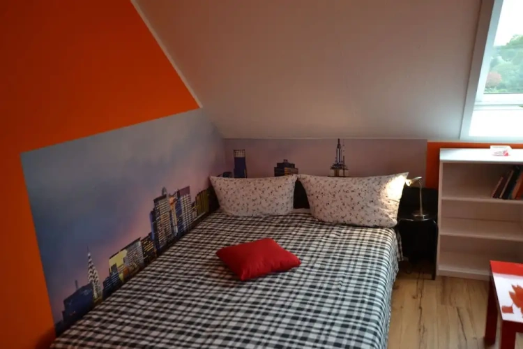 5 Bedrooms Apartment