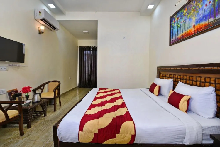 Hotel Metro Stays-Couple Friendly