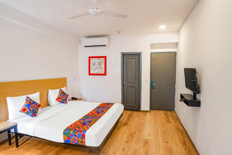 FabHotel Santosh Palace