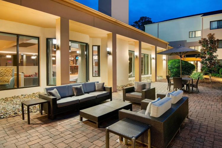 Courtyard by Marriott Savannah Midtown