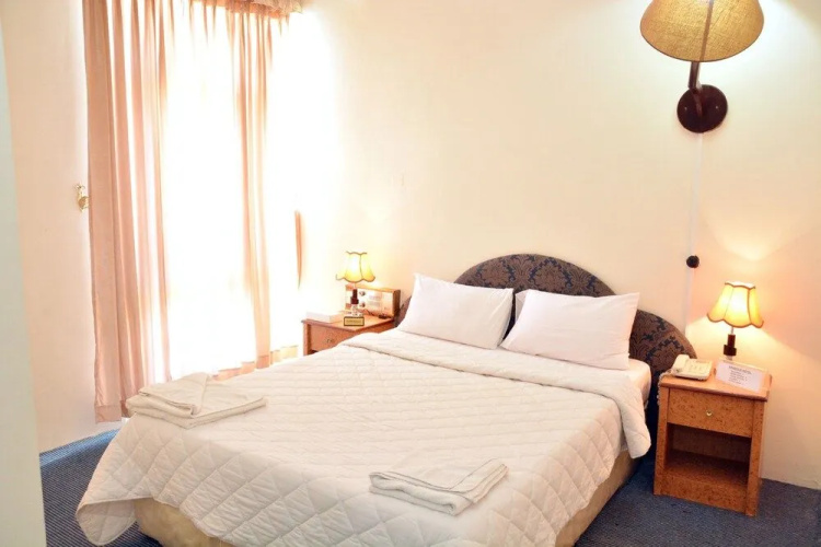 Aradous Hotel