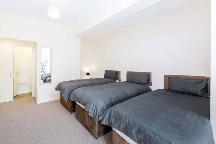 2 Bedrooms Apartment
