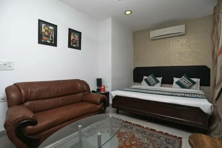 OYO 14777 White Tiger Villa