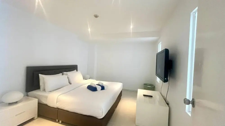 B14 - 2 Bedroom Condo With Pool Access, Karon Beach