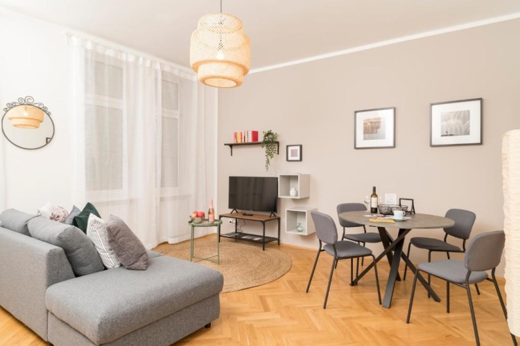 2 Bedrooms Apartment