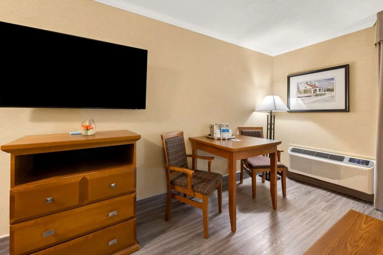 Quadruple Suite