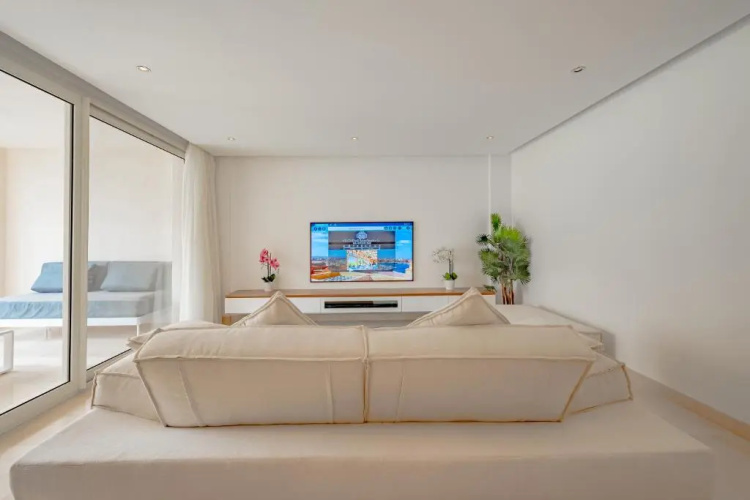 Seaview 3 BR with Beach & Pool access BBQ in Mangroovy