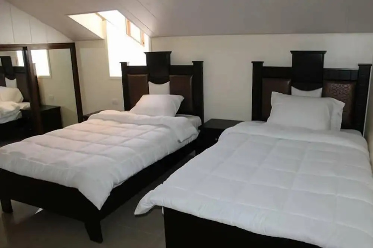 Pinewood Hotel