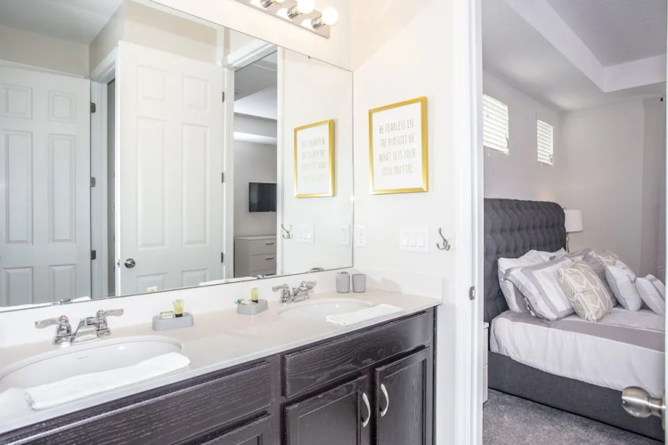 1557 Solara Resort 63253/63383