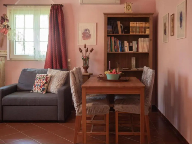 Private Art Studio 50m from sea (1-4 per)