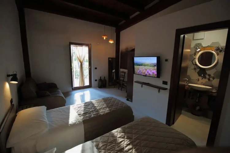 Standard Double Basement room with garden view