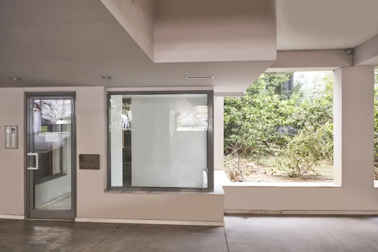 Contemporary Comfy Apt