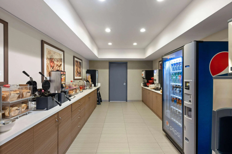 Microtel Inn & Suites By Wyndham Kirkland Lake photo 12