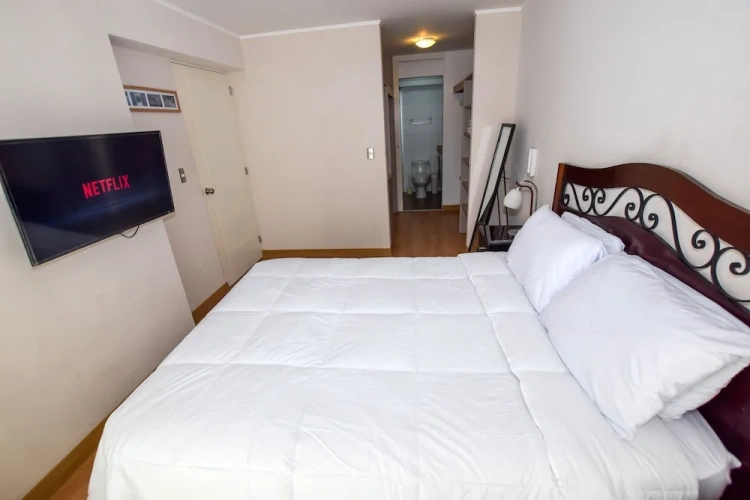 1 Bedroom Luxury Apartment with balcony and with pool view
