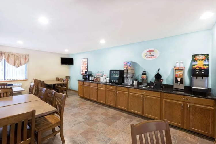 Super 8 West Point