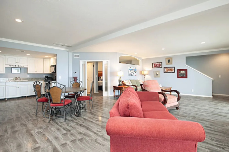 1121 Oceanside - 4 Br Home