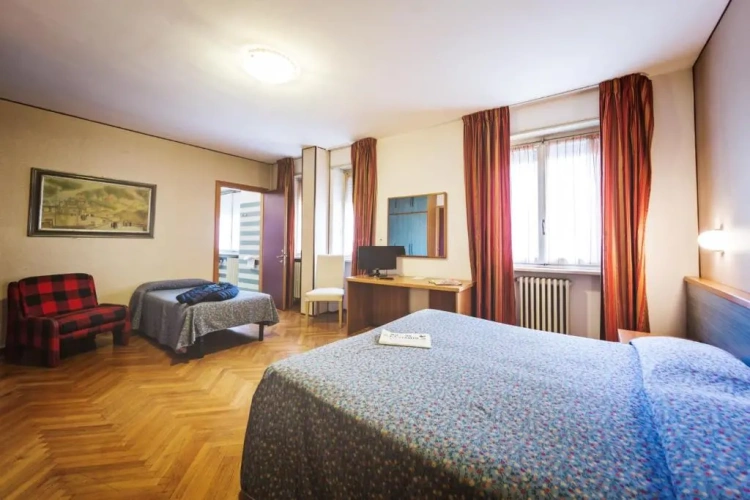 Standard Triple room