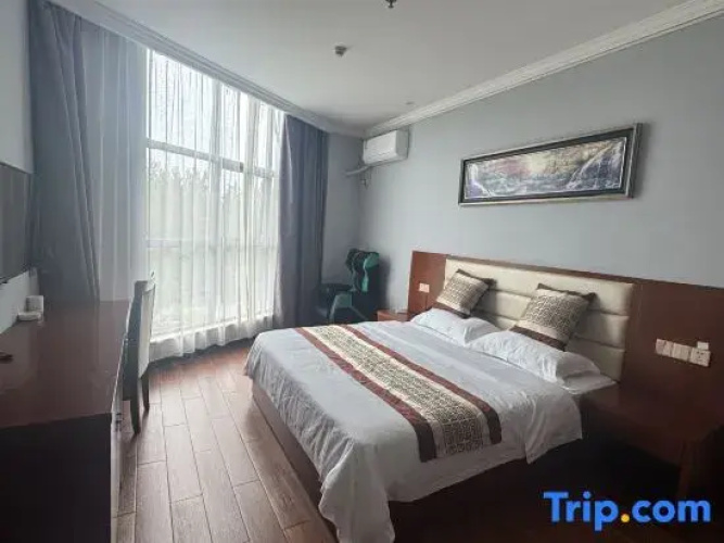 Wuwei Yifeng Hotel