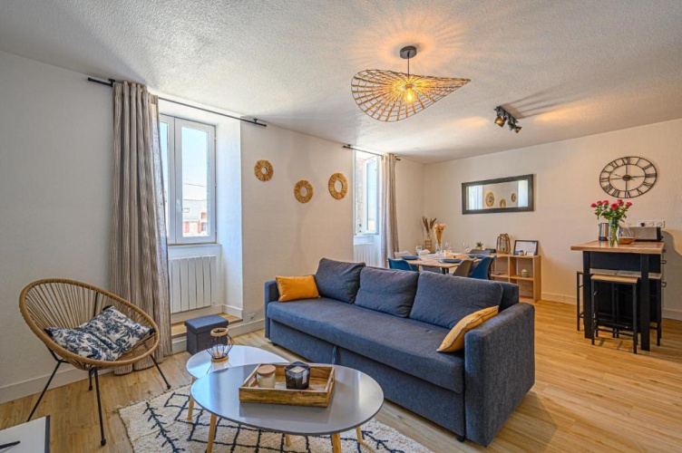 2 Bedrooms Apartment