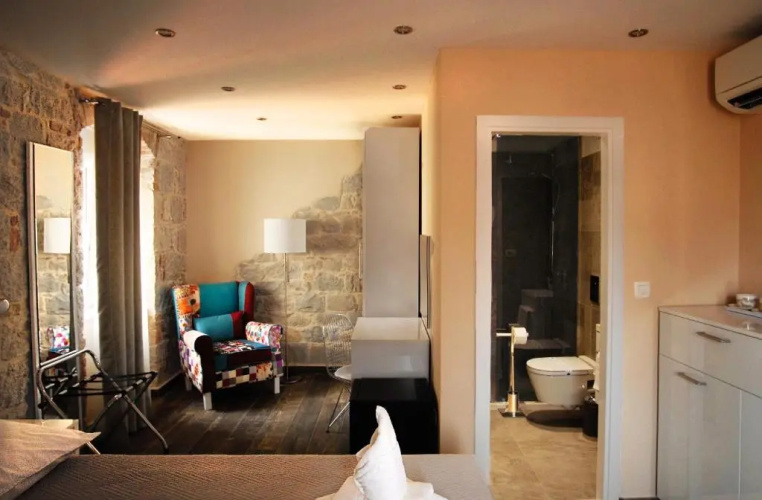 Elegant Residence Rooms