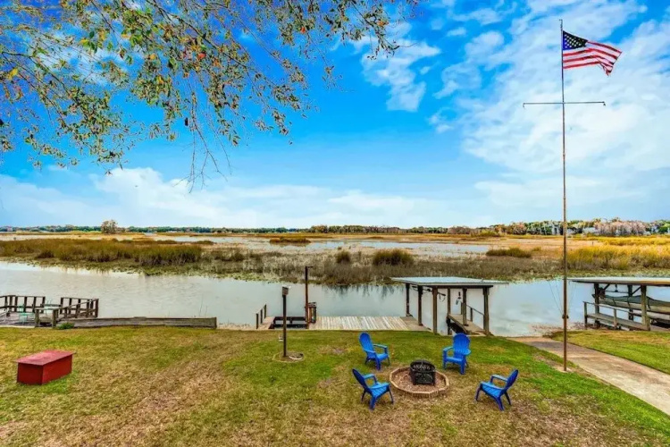 Lake Side Retreat