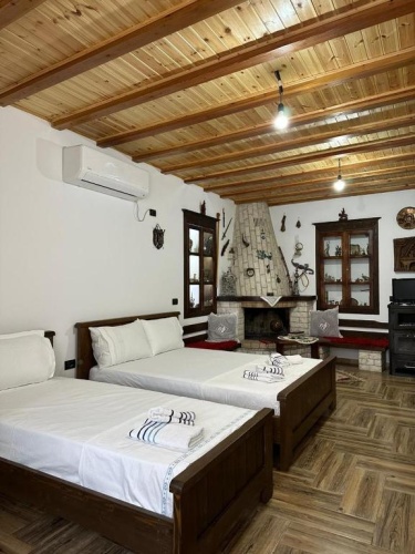 2 Bedrooms Standard Family room with garden view