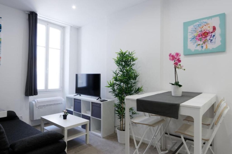 1 Bedroom Apartment